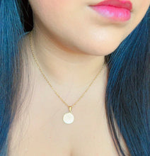 Load image into Gallery viewer, Timeless Round Pendant Necklace