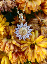 Load image into Gallery viewer, Sunflower Necklace
